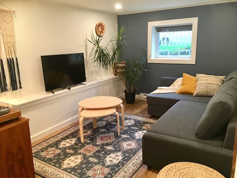 Successful Airbnb property: Charming Garden Suite Near 'The Drive' in Grandview Woodland