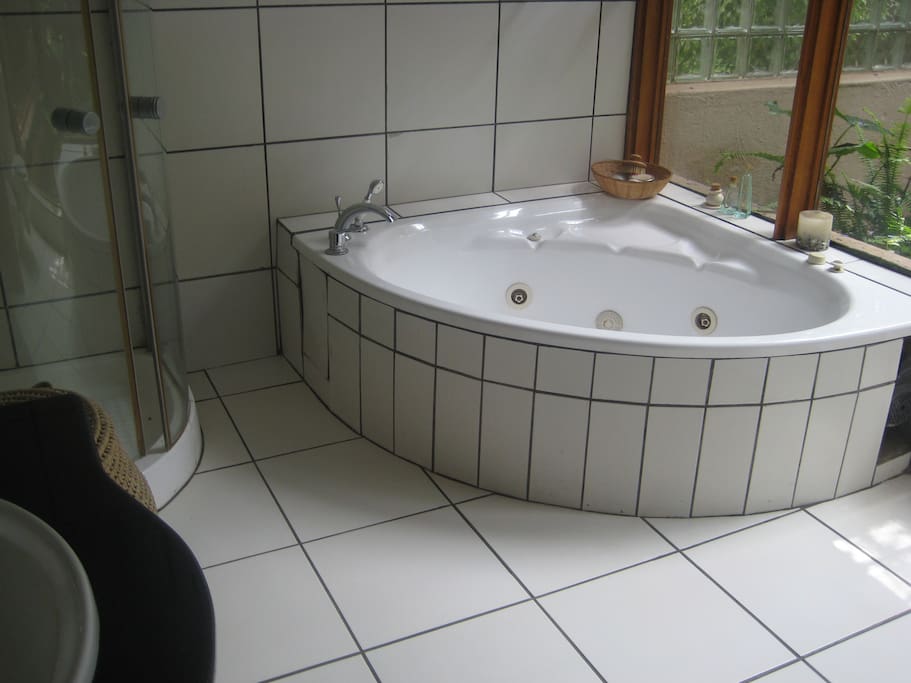 Main on-suite bathroom