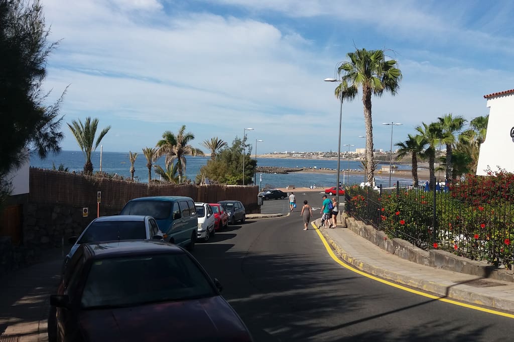 Acceso a la playa y parking