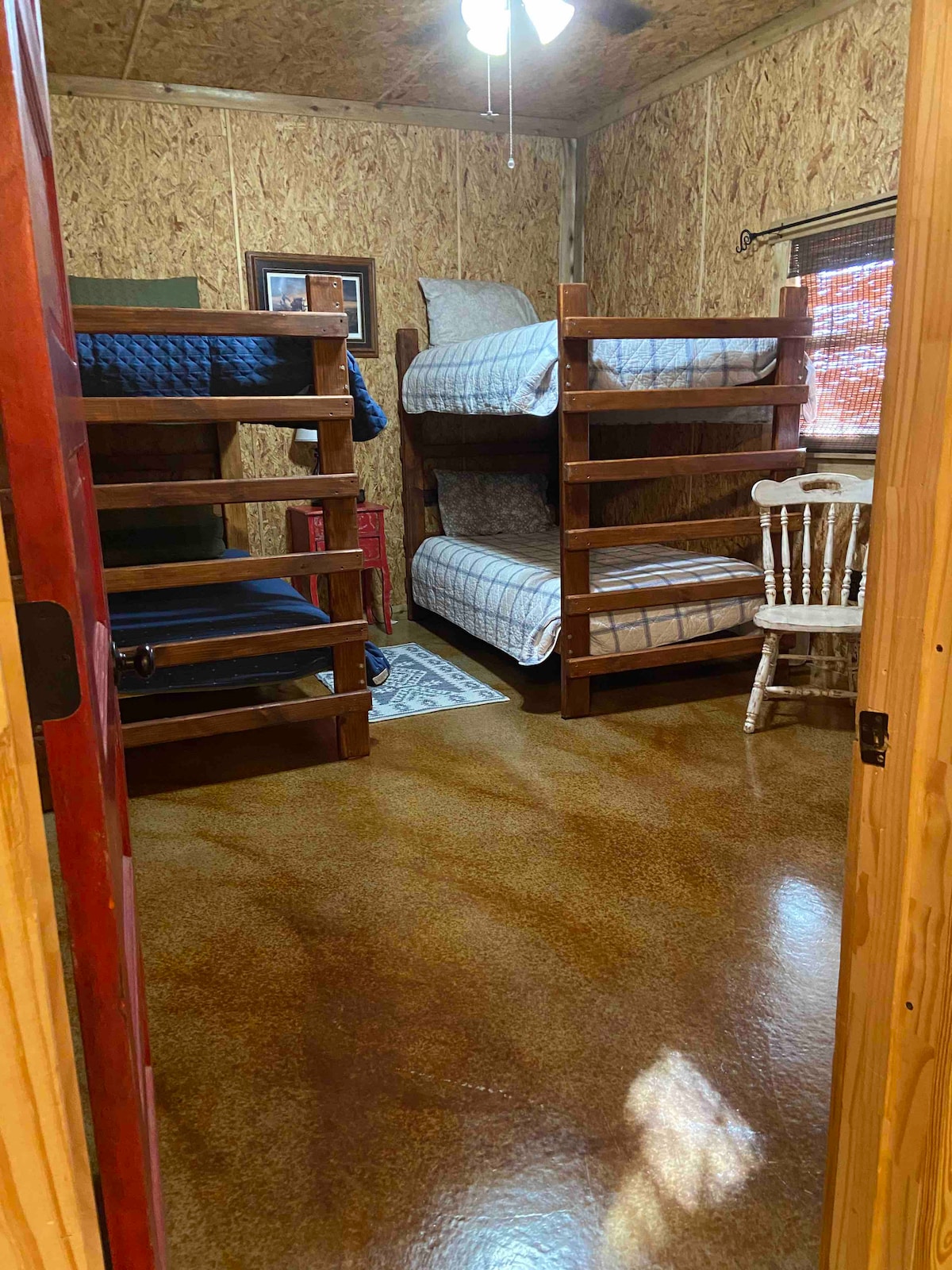 Dhoma e gjumit 2   ka 2 krevate dopio 