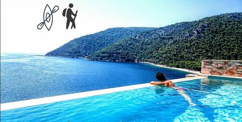 Nautilus-Luxury is private seafront in to the blue