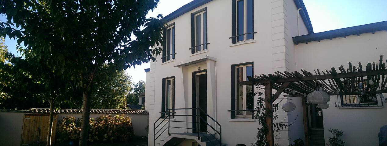 Town house with garden in Lyon gallery image 3