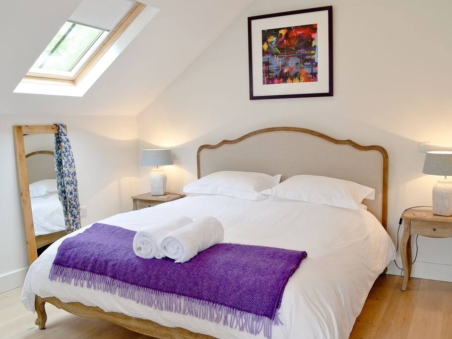 Luxury super king bed, pocket sprung mattress