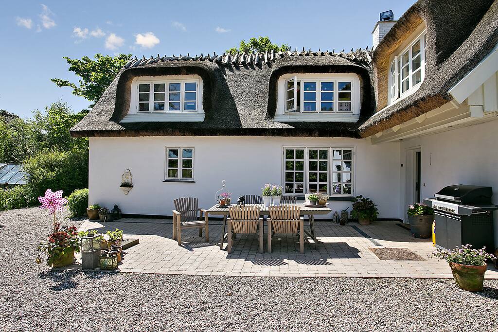Huset samt terasse