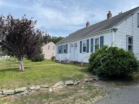 Lovely 2 Bedroom Apartment with Free Parking