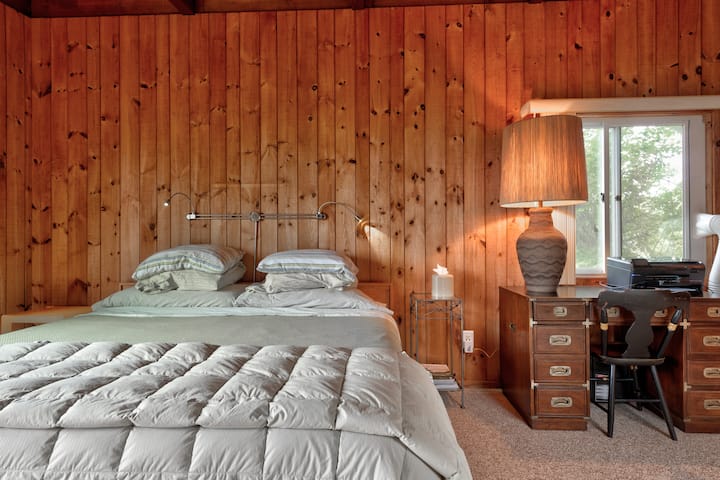 חדר שינה ראשי מס '1 - עם מיטת קינג סייז