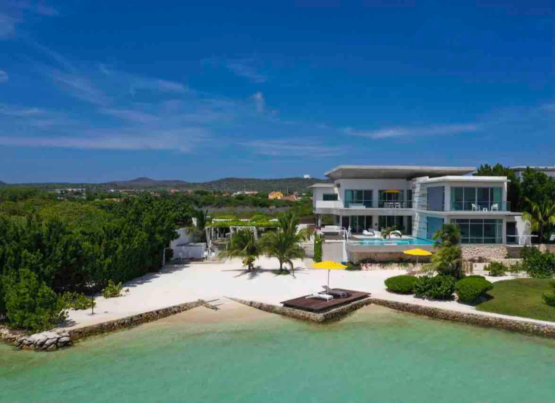 Newly Expanded! Lavish & Exclusive Beachfront Mansion. — photo 3
