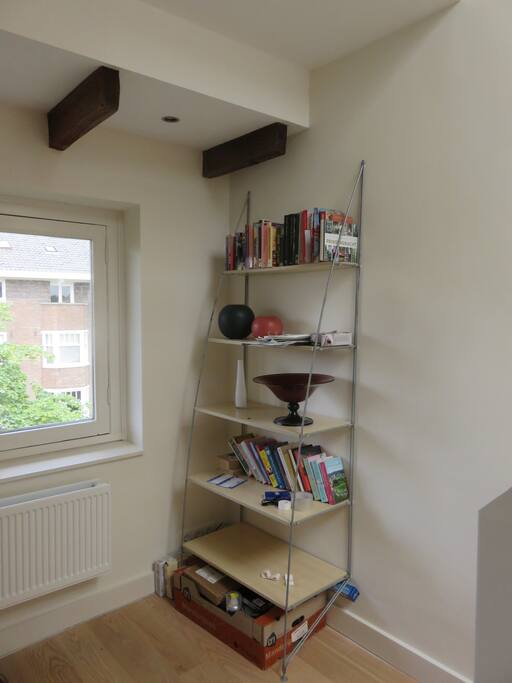 Some books in English and Dutch are available