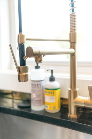 Sleeps 13-City Hideaway Stunning Rooftop Escape #1 gallery image 5