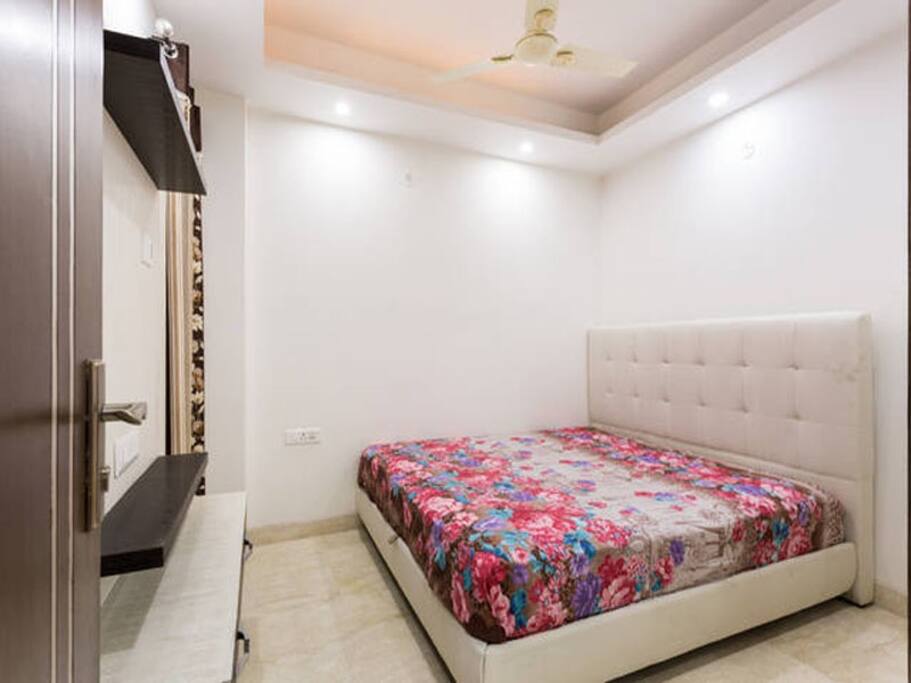 Double Bedroom with nice bed to relax on.