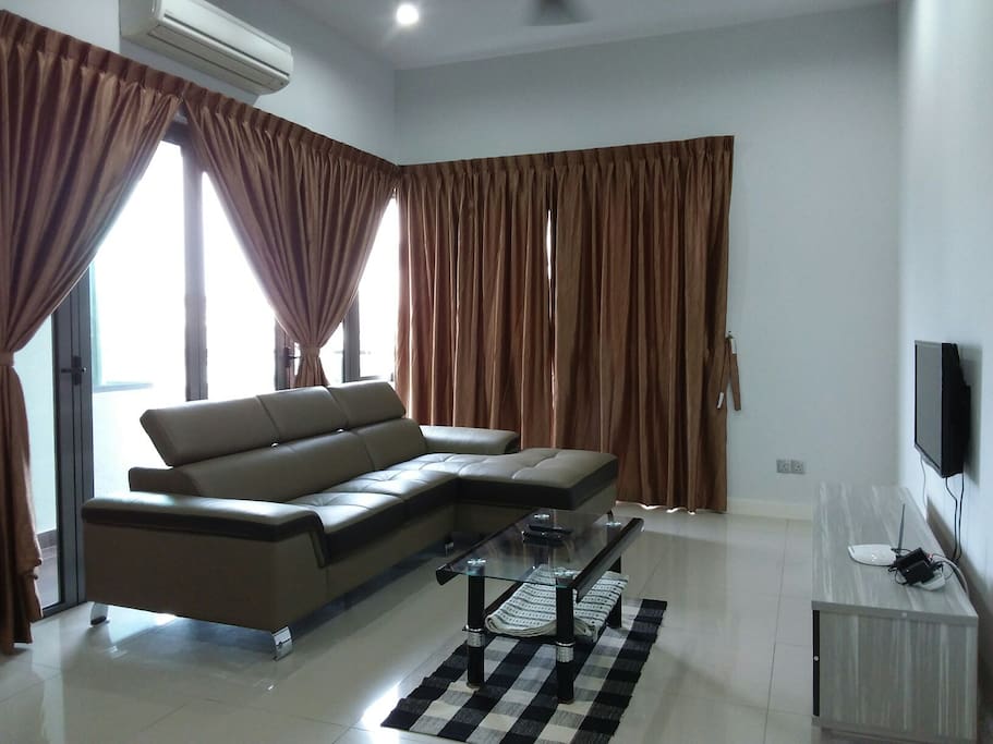 Modern & Spacious Living Room & Seating Area