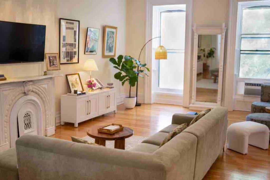 Luxury downtown apt.walk to Troy  colleges, wed. v