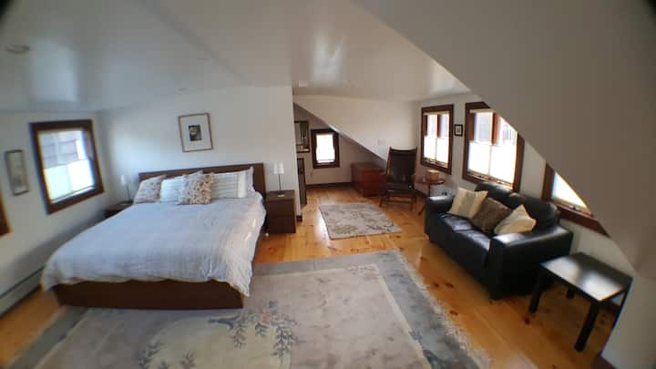 Спалня #4 - горно студио - двойно легло