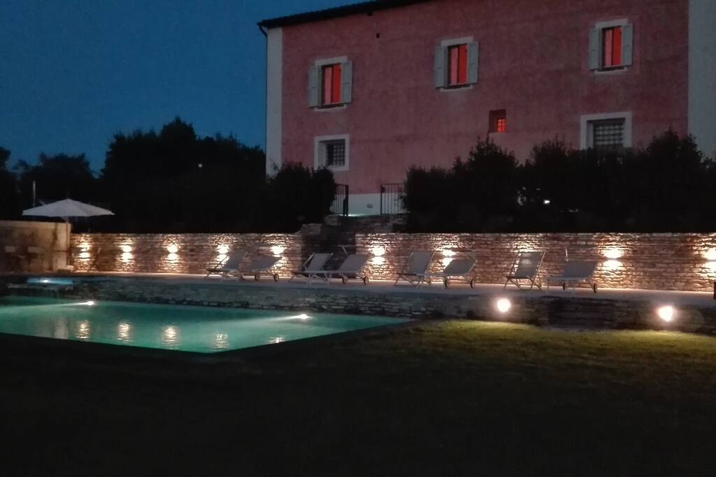piscina notturna