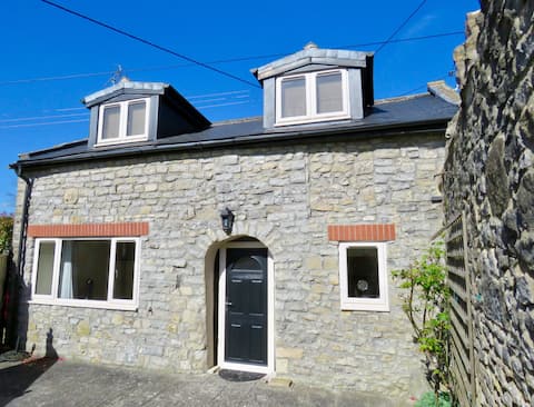 Top Airbnb: 2 Bedroom Private Cottage close to Showground in Somerset
