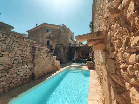 Historic House with Pool, Sauna and Jacuzzi