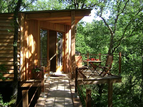 Le Mas d'Angèle:
The "Good Vibes" Cabin