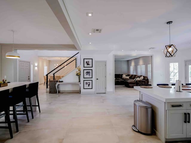 Modern Garden Estate 5br 5 mins from the Strip gallery image 3
