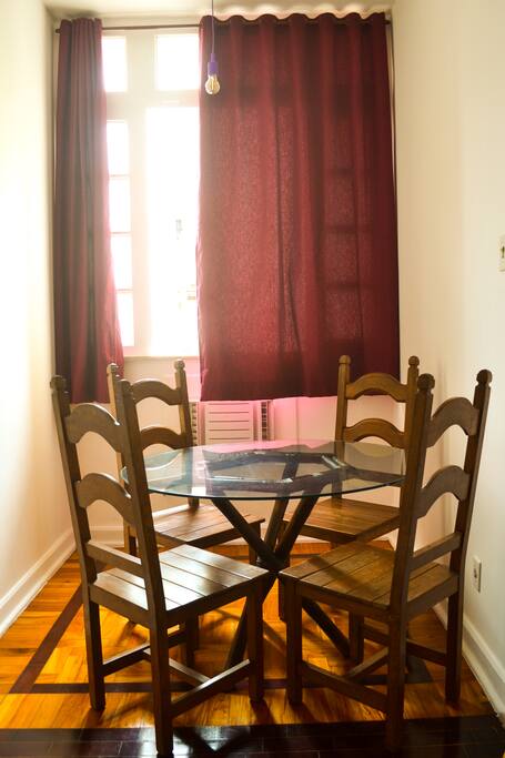 MESA DE JANTAR NA SALA