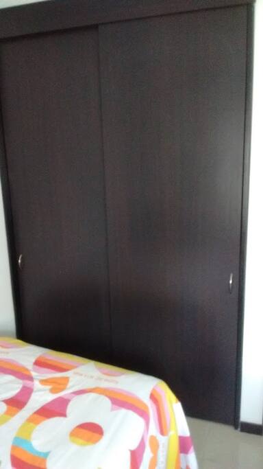 Espacioso closet.