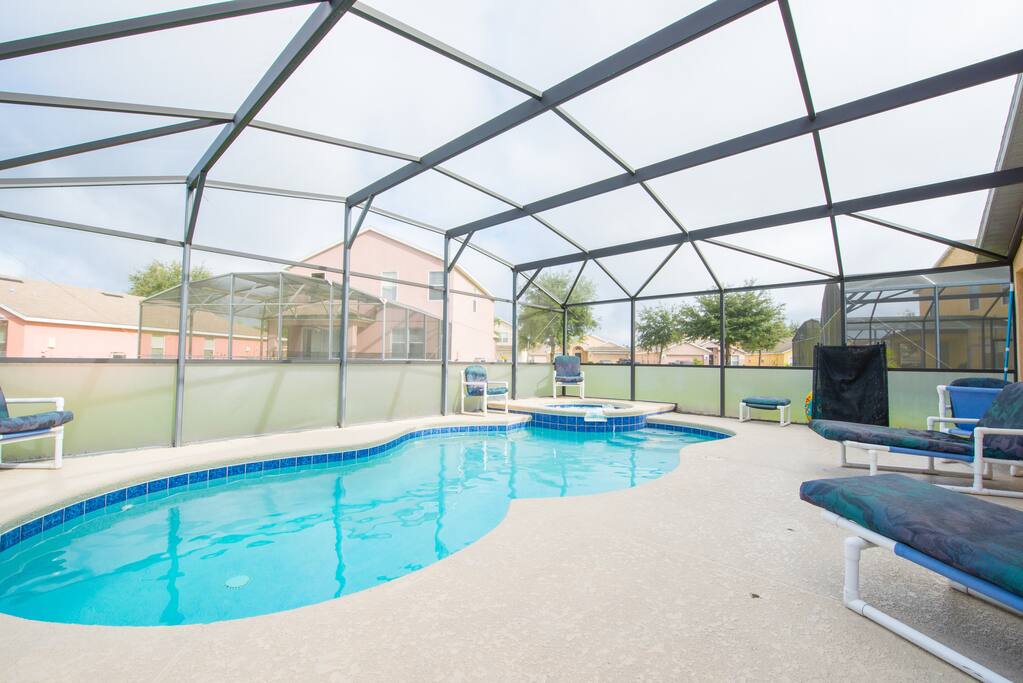 Private heated Pool and Spa!