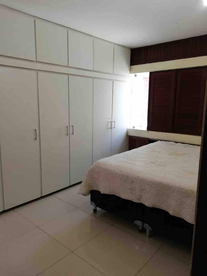 Soba br. 5 s bračnim krevetom .AC
Suite