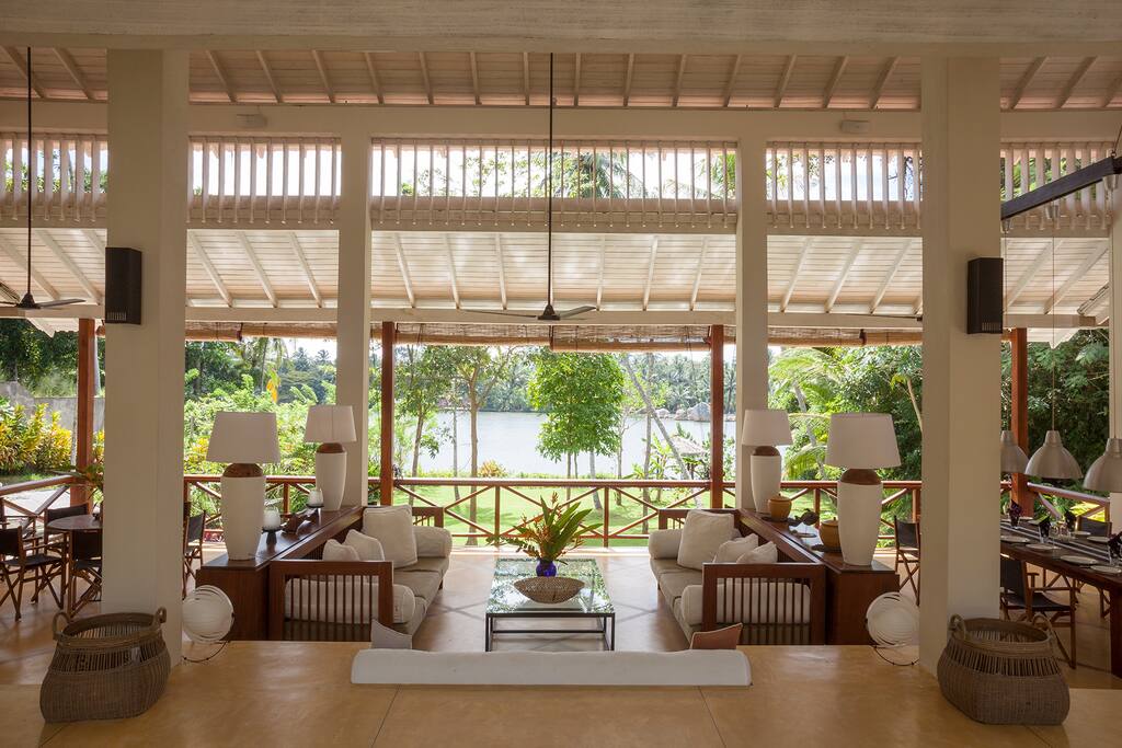Sitting room overlooking pool and lake