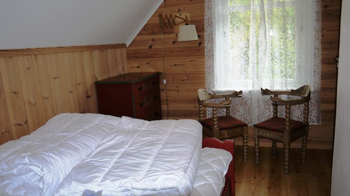 Bedroom 1. Double bed 1.5m wide + single bed 0.9 m wide. (Doesn't show in the photo. Arrived afterwards).