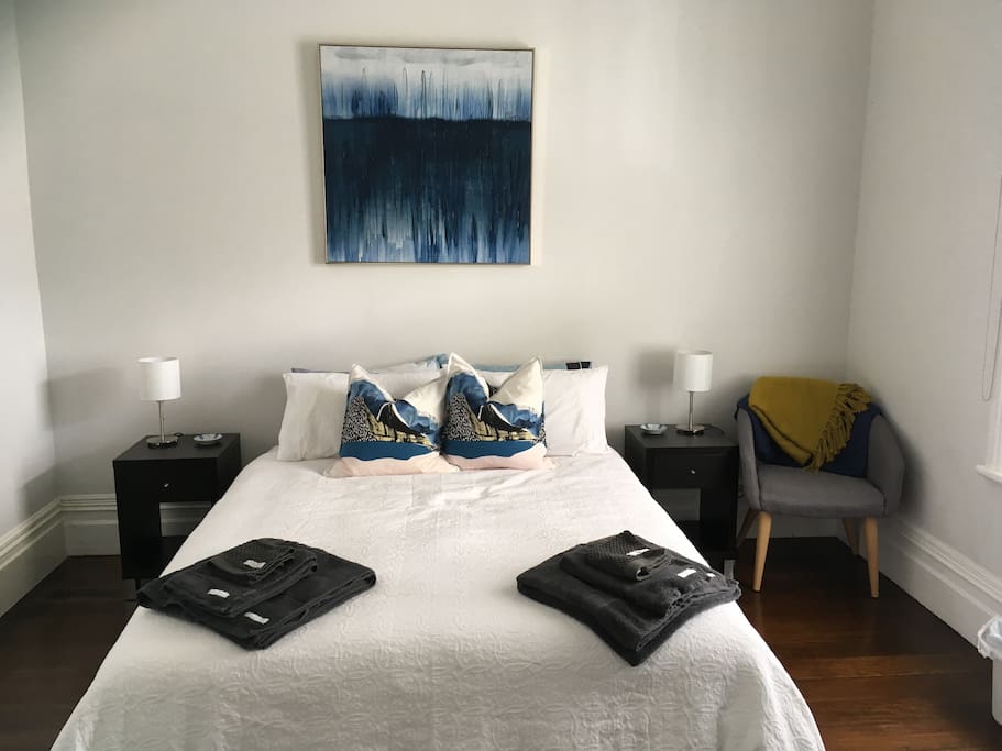 Queen bed in guest room