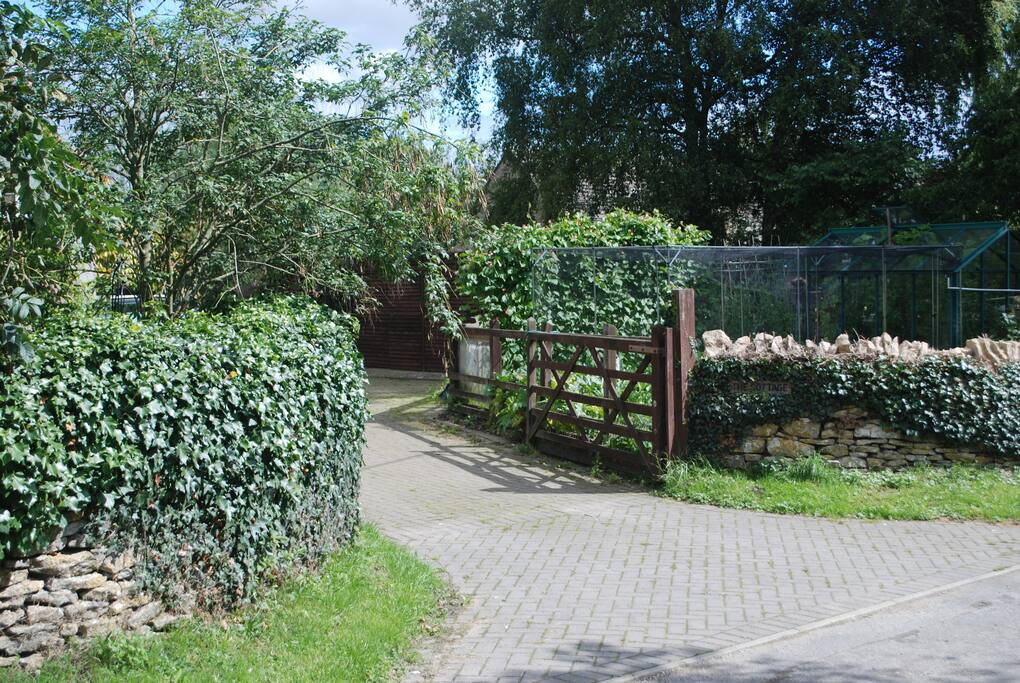 Entrance Gate (to Parking)