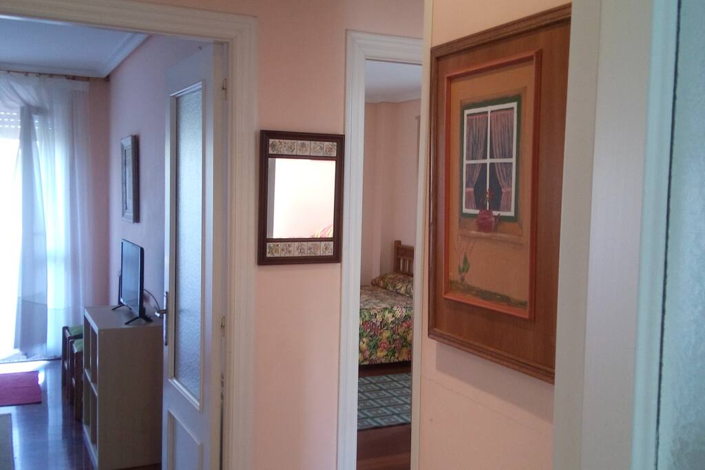 Entrada al dormitorio y al salón