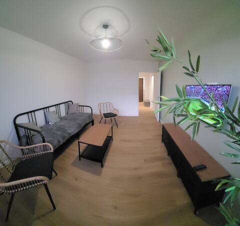 [NIA RENT] Large apartment with private parking