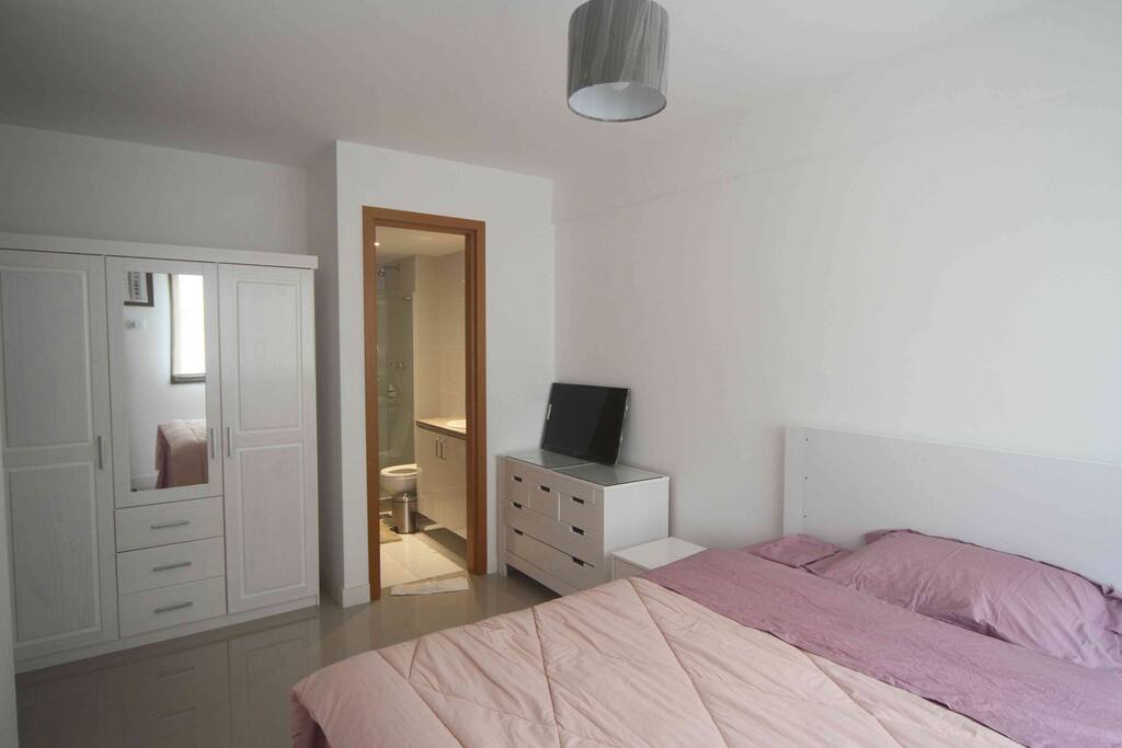 MASTER BEDROOM WITH EN SUITE BATHROOM