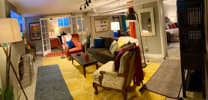 Colorful, Cozy Cherry Creek North Basement Apt - Denver, CO