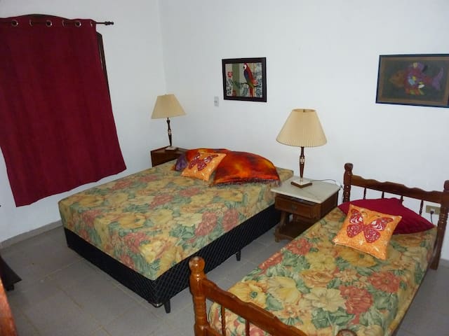 Entire home with 1 bedrooms in Caraguatatuba - Chalet # 2 one block to Caraguá - São Sebá road