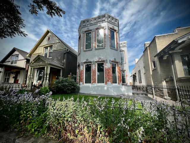 Uptown Castle -City Views- Theater & Arts District