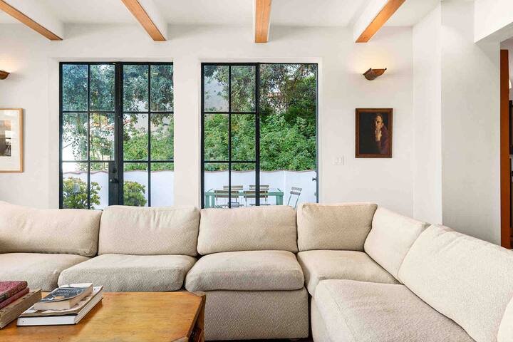 Sweeping Views, Hollywood Hills to Downtown! gallery image 4