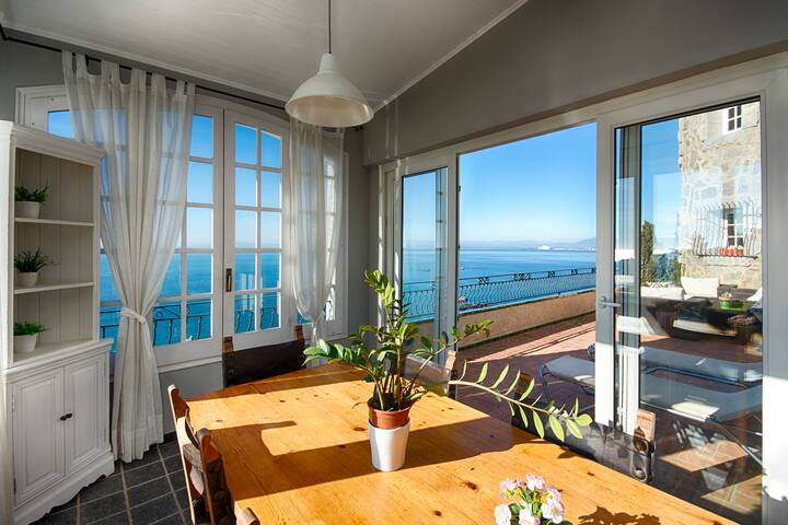 Villa con vistas al mar, muy cerca de la playa gallery image 3