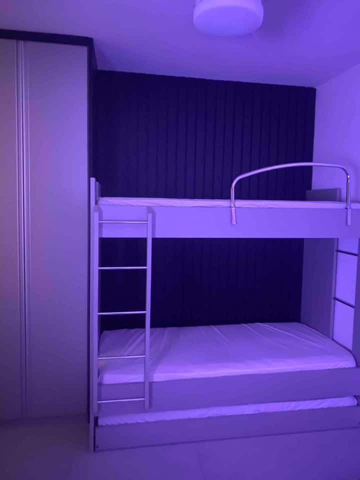 Triliche עם מזרנים וסדינים וכריות איכותיים של MMARTAN 