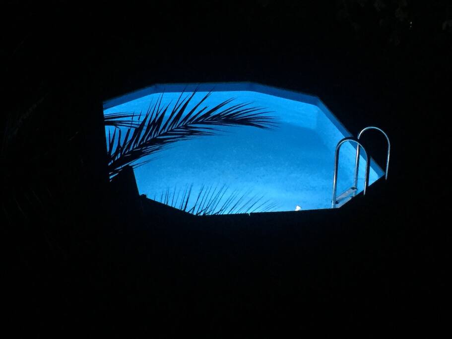 La piscine pour un bain de minuit...