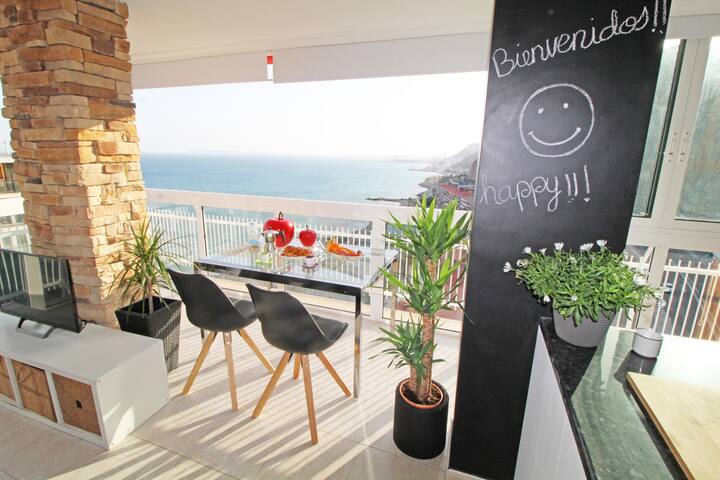 Impressive seaside views.Spacious.Beach 1 min.WiFi