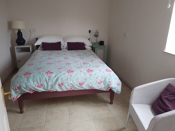 חדר שינה זוגי עם מלתחה