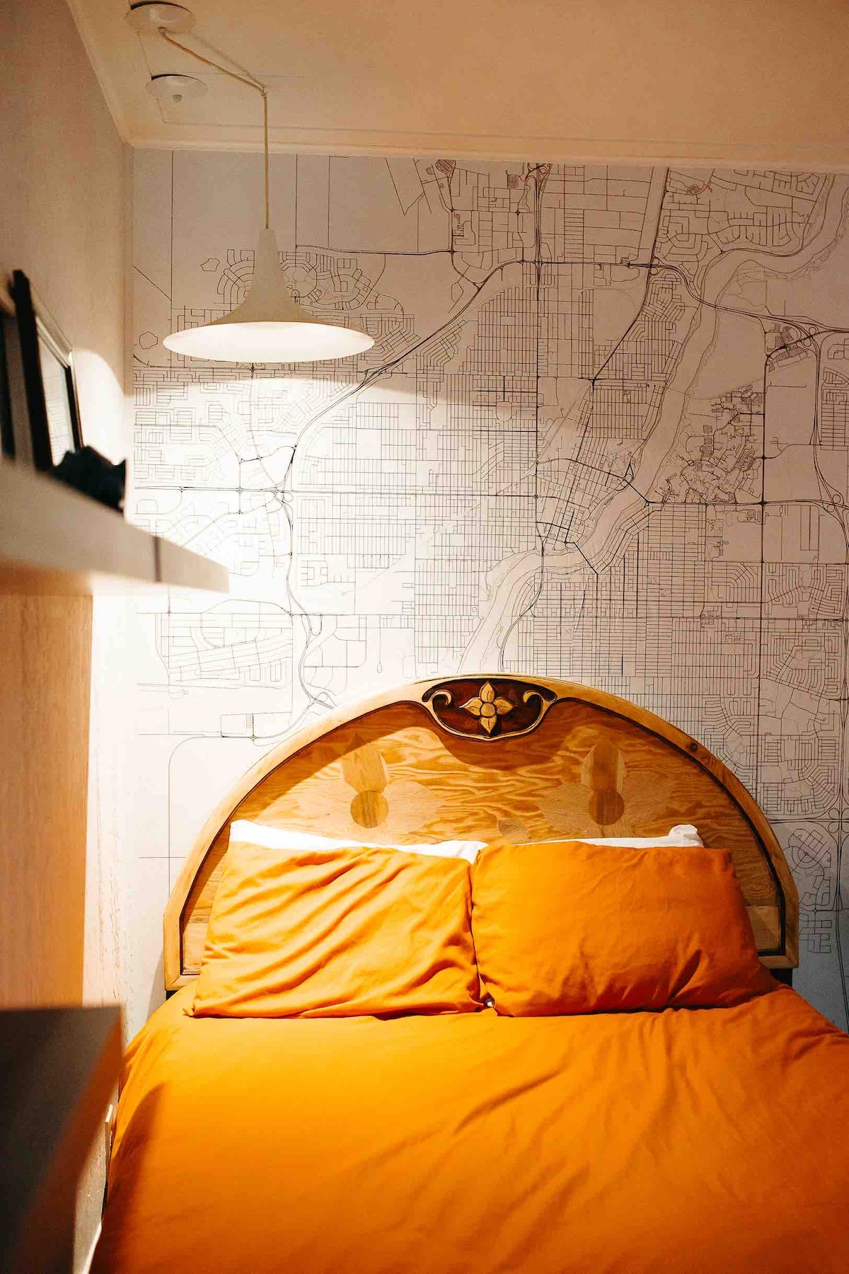 萨斯卡通壁画地图。  由当地艺术家设计。