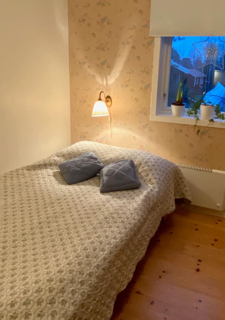 Nyumba1. Chumba cha kulala 2. Kitanda cha sentimita 1'20