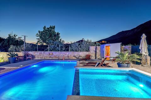Luxury Villa,heated pool, sauna,Jacuzzi near Split