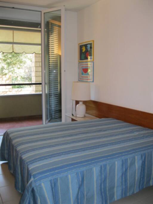 Secondo balcone dalla camera da letto sulla pineta e sul mare