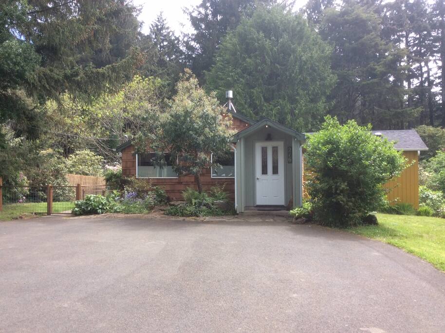 Easy access and turnaround - large tarmac parking area. Long private driveway.