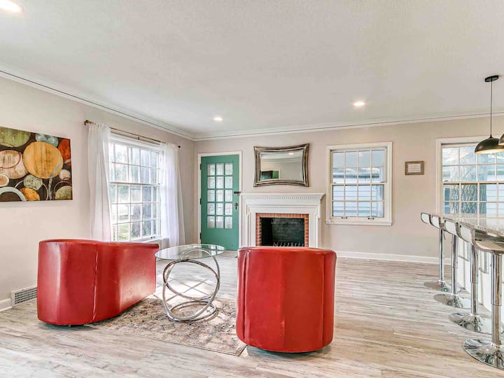 6 Bedroom/3 Bath/10 Beds @ Waterbury White House! - Des Moines