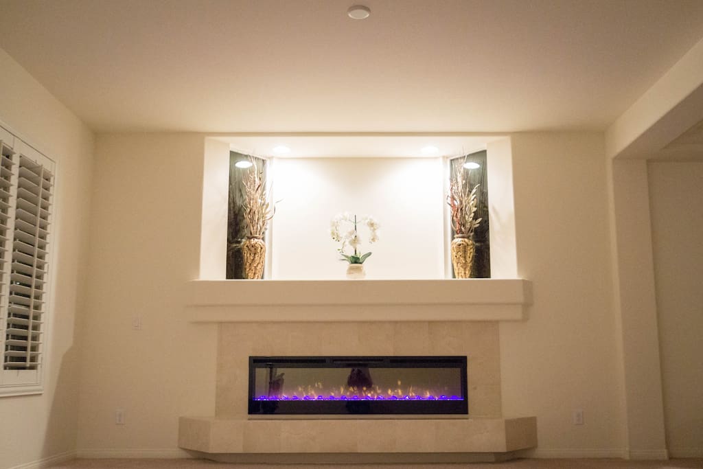 Foyer / Fireplace