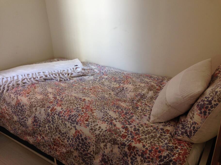 Bedroom: single bed.